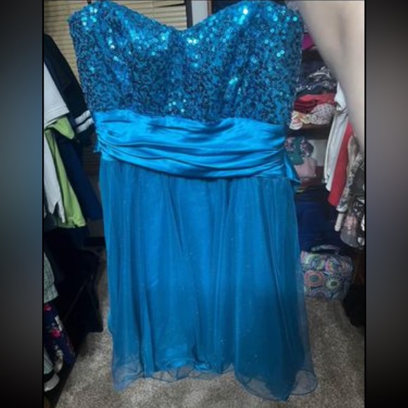 Blue sequined formal dress - Picture 1 of 3